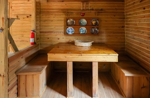 Columbiana Cabin | Peaceful Valley Rustic Cabin Getaway
