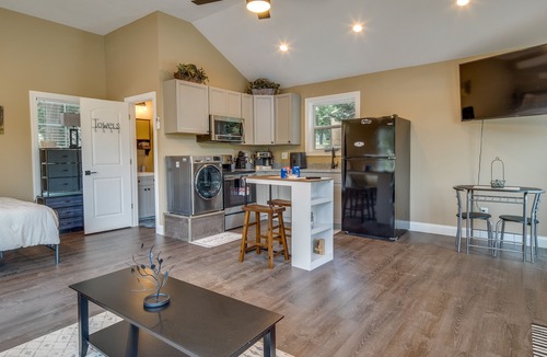 Simpsonville Apartment | Peaceful Waterfront Studio 16 Mi to Greenville!