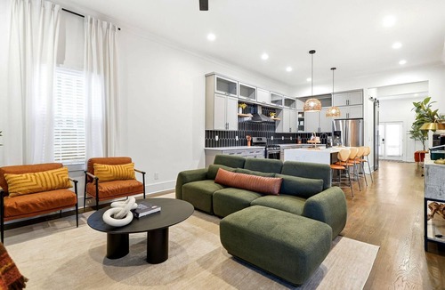 Peoplestown House | Peach State Escape – Luxe Stay with Outdoor Movies, Game Room Near Downtown