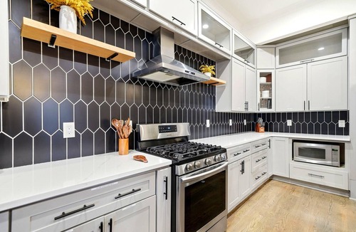 Peoplestown House | Peach State Escape – Luxe Stay with Outdoor Movies, Game Room Near Downtown