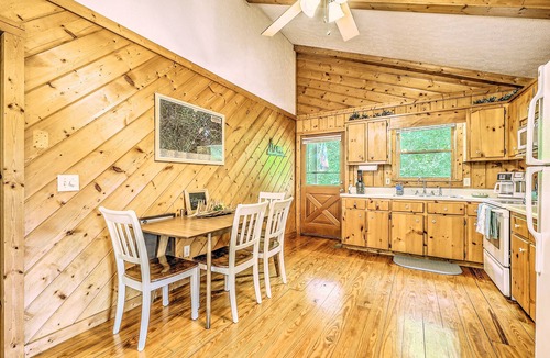 Mineral Bluff Cabin | Peak-a-Blue: Hottub Movies/Mtn View/Bigfoot Bunker Game Rm/Big Deck/Fire Pit