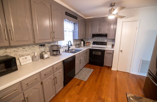 Ozark House | Pearl's Cove - 3 mins from Hwy 231 and 15 mins from Ft Rucker AL