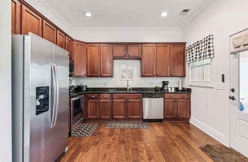 Brunswick House | Pecan Pointe Cottage - Pet Friendly