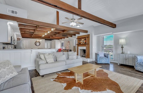 Statesboro Apartment | Penthouse Loft- Balcony Over Downtown Statesboro
