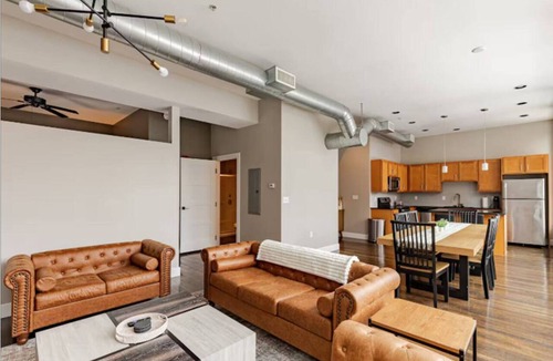 Wholesale District Apartment | Penthouse Suite Downtown Indianapolis Luxury 1BR Apartment