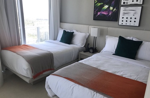 Seybold Apartment | Perfect CornerCondo@Hyde Ocean&WaterViews