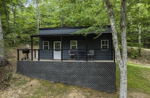 Primrose Cabin | Perfect Couples Getaway in the Heart of RRG!