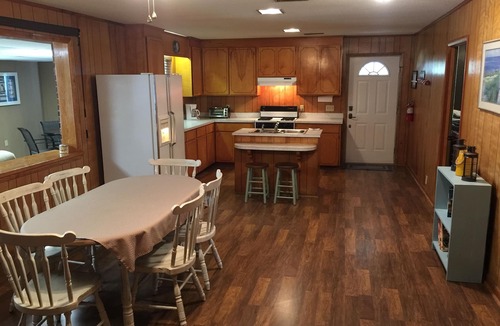 Port Royal House | Perfect for PI graduations and Lowcountry getaways, close to PI and Sands Beach.