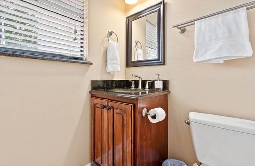 Auburn Apartment | Perfect Game-day Loft 0.2 Miles From Toomer's Corner ~ Pet Friendly