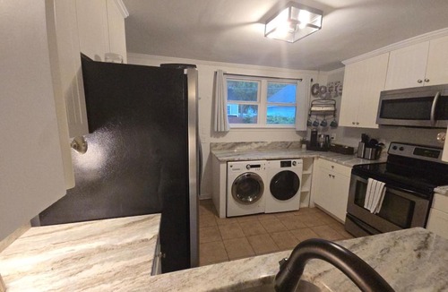 Dixon Park House | Perfect Location Downtown Savannah Condo - Unit D