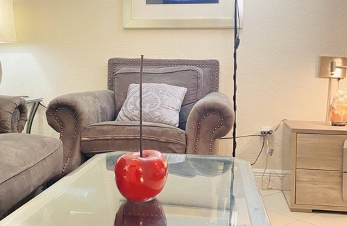 Riviera Beach House | Perfect relaxing 3B 2bth suite Pool/10 min from the beach