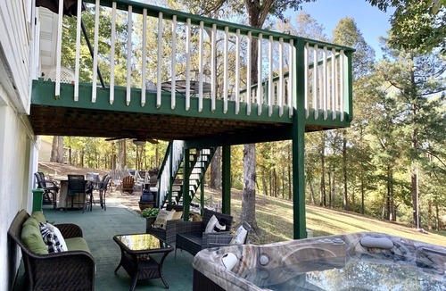 Gilbertsville House | Perfect romantic getaway for the Holidays!