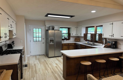 Shiloh Cabin | Perfectly Pink & Cozy 2-bedroom cabin in charming Waverly Hall