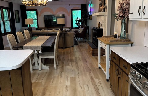 Shiloh Cabin | Perfectly Pink & Cozy 2-bedroom cabin in charming Waverly Hall