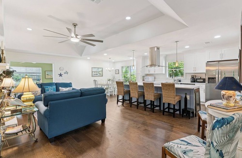 Saint Simons Heights House | Pet Friendly Retreat | 3BR w/Sunroom, Spacious Kitchen + Close to Beach