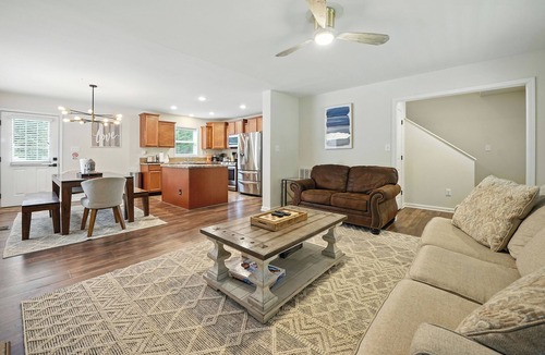 Buford House | Pet Friendly: 3/2 in Sugar Hill on 1 Acre