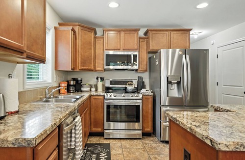 Buford House | Pet Friendly: 3/2 in Sugar Hill on 1 Acre