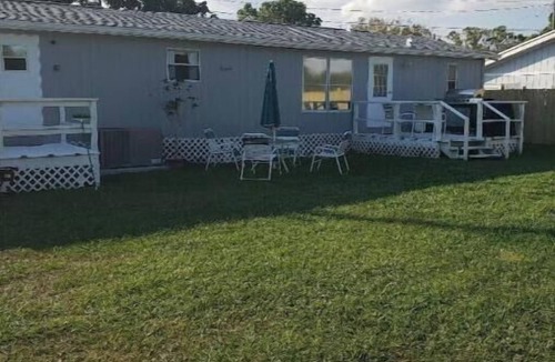 Taylor Creek House | Pet Friendly 3 Bed 2 bath Family Home on the Water