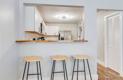 Midtown House | Pet-Friendly 3 Bedroom Charm with FAST Wifi and Garage. 10 Minutes from Downtown