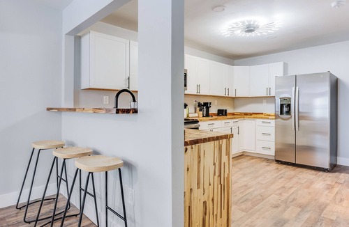 Midtown House | Pet-Friendly 3 Bedroom Charm with FAST Wifi and Garage. 10 Minutes from Downtown