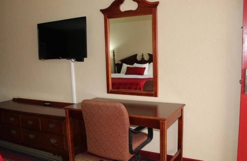 Perry House | Pet-Friendly! 4 Amazing Units! Near Perry Area Historical Museum, Free Parking!
