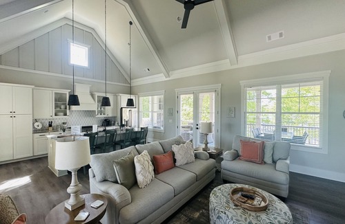 Eatonton Cottage | Pet Friendly and Gorgeous Top Side Cottage at Cottage Cove at Lake Oconee!