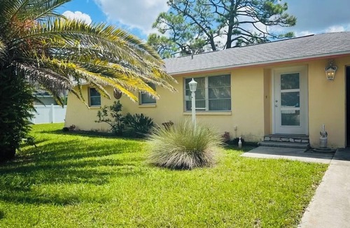 South Venice House | Pet Friendly Beautifully Decorated Home Min rental in Season