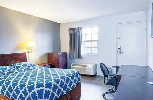 Madisonville Hotel | Pet-Friendly Budget Room Close for Outdoor Enthusiasts