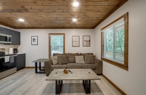 Cabot House | Pet-Friendly Cabot Country Escape