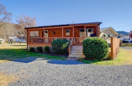 Damascus House | Pet-Friendly Damascus Cabin w/Deck & Mtn Views!