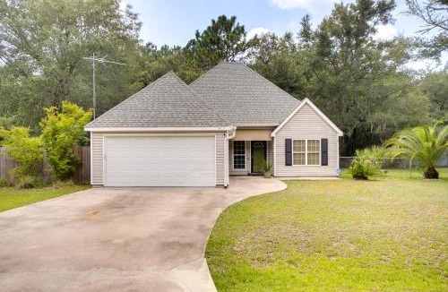 Darien House | Pet-Friendly Darien Vacation Rental w/Patio!