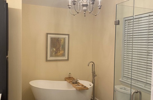 Old Town Bluffton House | Pet friendly Downtown, historic bluffton home