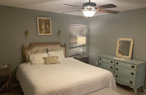 Old Town Bluffton House | Pet friendly Downtown, historic bluffton home