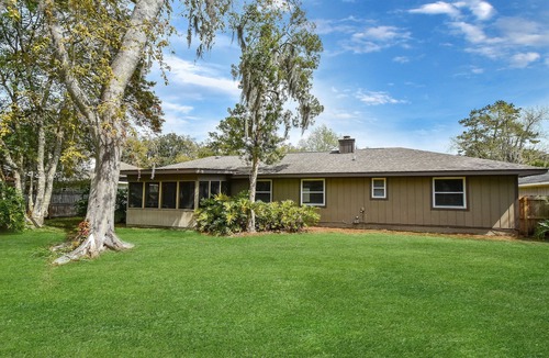 Saint Simons Heights House | Pet Friendly Fenced Yard & Porch for 8 St. Simons Island