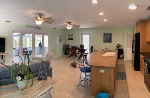 Tavernier House | Pet Friendly/Fishing/Boating/Kayaking/Dining/Partial water views/Shopping/Bars