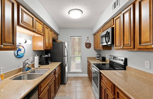 Saint Simons Heights Condo | Pet Friendly, Ground Floor Condo w/Pool, Fitness Center, Pickleball & 2 Bikes