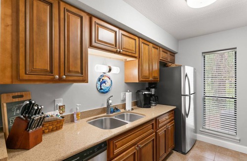 Saint Simons Heights Condo | Pet Friendly, Ground Floor Condo w/Pool, Fitness Center, Pickleball & 2 Bikes