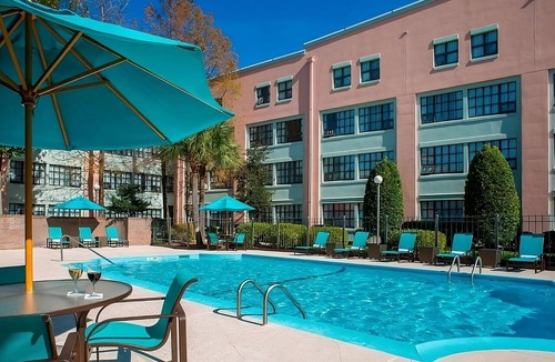 Arts/Warehouse District Hotel | Pet-friendly Hotel! Full Kitchen, Free Breakfast, Outdoor Pool, Near Audubon Zoo
