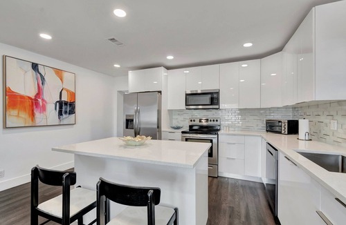 South Palm Park Neighborhood Association House | Pet Friendly Lake Worth Beach Cottage Sleeps 6+ Fenced Yard