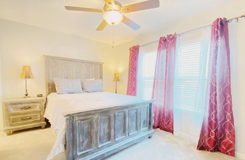 Covington Cottage | Pet Friendly Lone Oak Cottage - Central + Serene