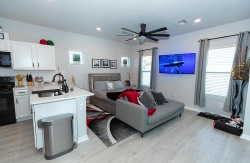 Colonialtown South House | Pet Friendly Modern Zen Studio Retreat with Hot Tub