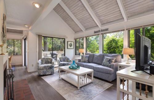 Night Heron House | Pet Friendly, Nature Preserve, Loft, NH52