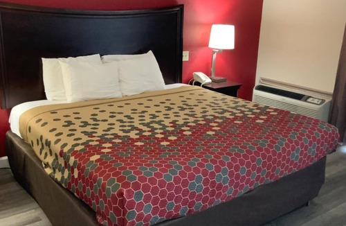 Perry Hotel | Pet Friendly Room | Minutes to Go Fish Education Center | Free Self Parking