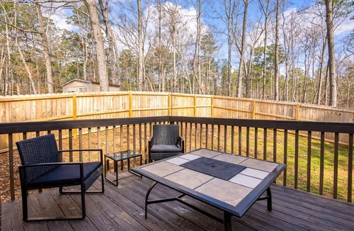 Acworth House | Pet-Friendly Sleeps 8 Fast WiFi Near Lake - Holiday Home