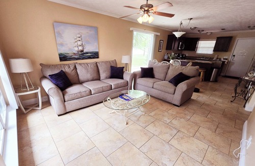 Panama City Beach Cottage | Pet Friendly Cottage Minutes To Pier Park-Frank Brown-Beach! Monthly Rates