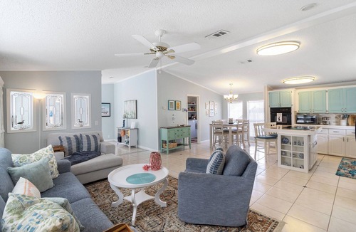 Tybee Island Cottage | Pet-Friendly w/Fenced Yard | Easy Beach Access + Walk to Shops
