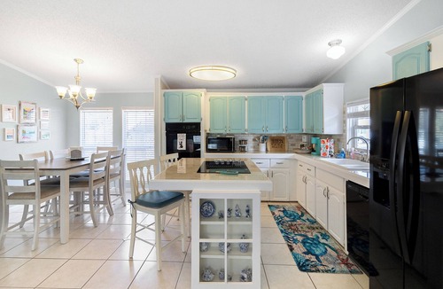 Tybee Island Cottage | Pet-Friendly w/Fenced Yard | Easy Beach Access + Walk to Shops