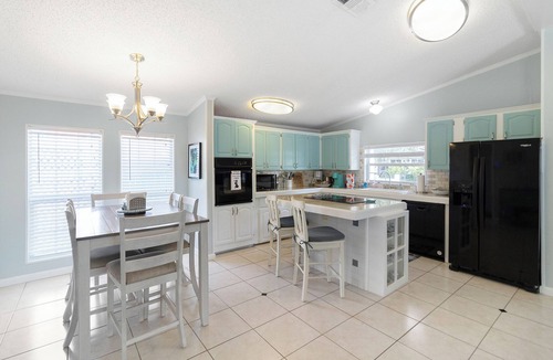 Tybee Island Cottage | Pet-Friendly w/Fenced Yard | Easy Beach Access + Walk to Shops