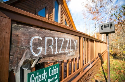 Slade Cabin | Pet friendly, with a new hot tub. Overlooks fork of Red River.