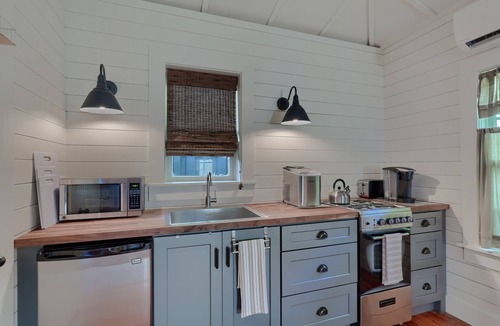 Old Northwood Historic District Cottage | Petit Bijou guest home 1br/1bth with private garden!
